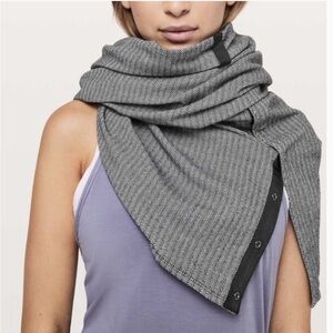 Lululemon Vinyasa Scarf Wrap Gray Chevron Arrow Pattern